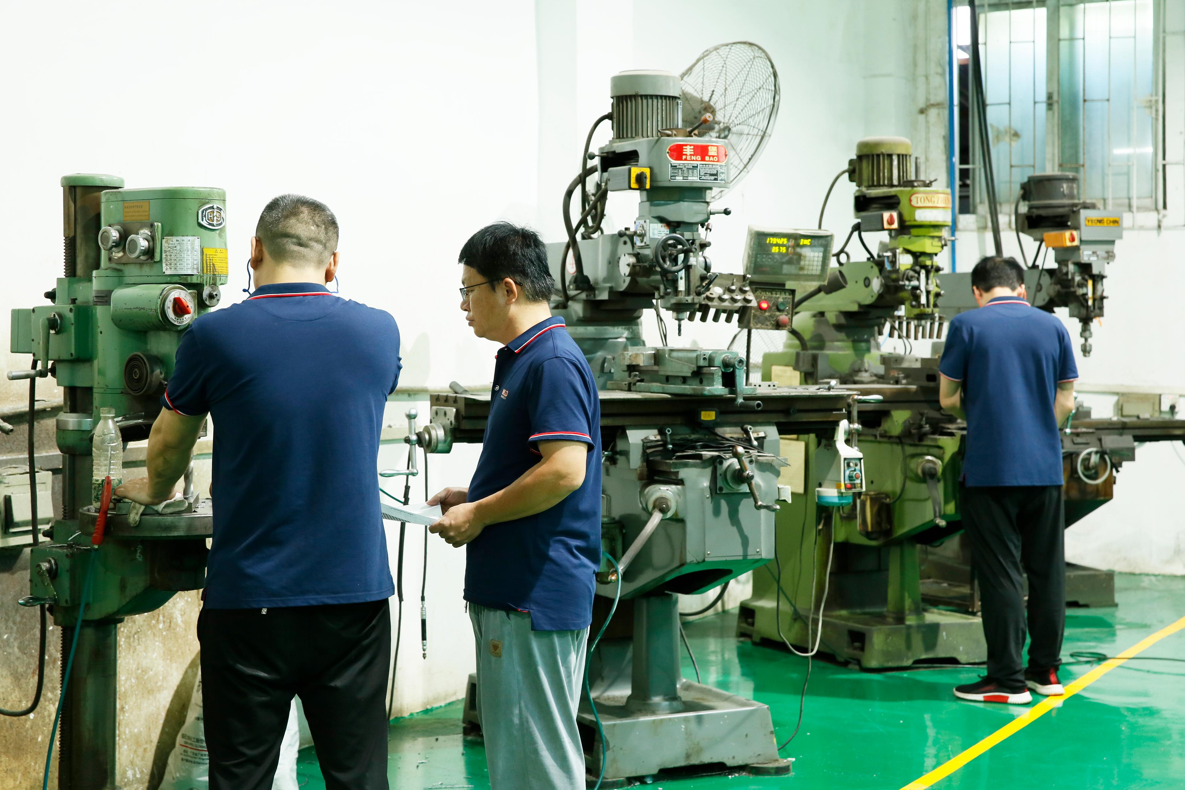 Precision Mold & Tooling